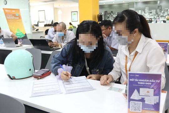 Chứng khoán ảm đạm, tài khoản mở mới vẫn lập kỷ lục