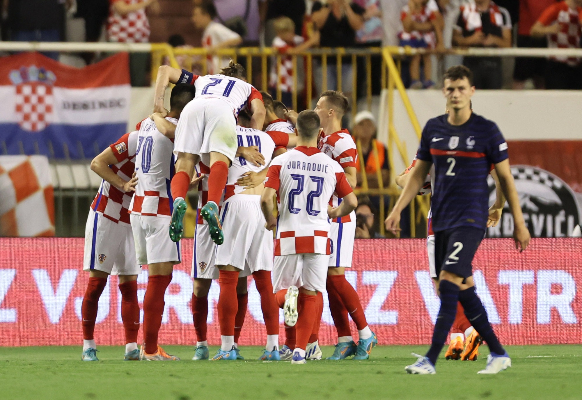 Phạt đền nghiệt ngã, nhà vô địch World Cup mất điểm ở Croatia