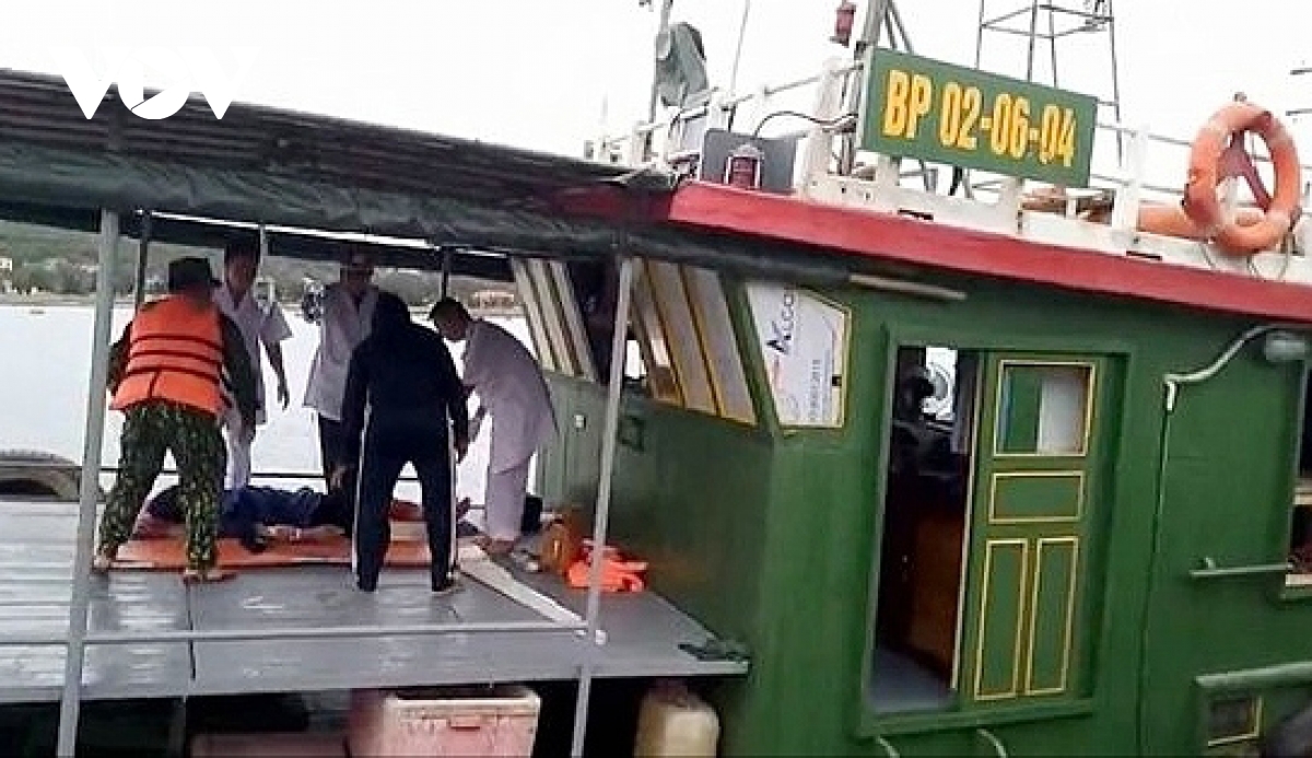 Một ngư dân bị cá mập cắn khi lặn ở vùng biển đảo Bạch Long Vỹ