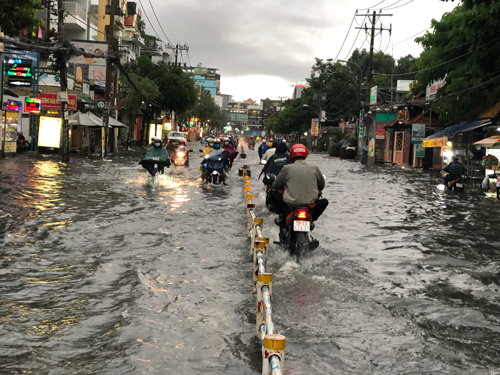 Chống ngập cần giải pháp căn cơ - Ảnh 1.