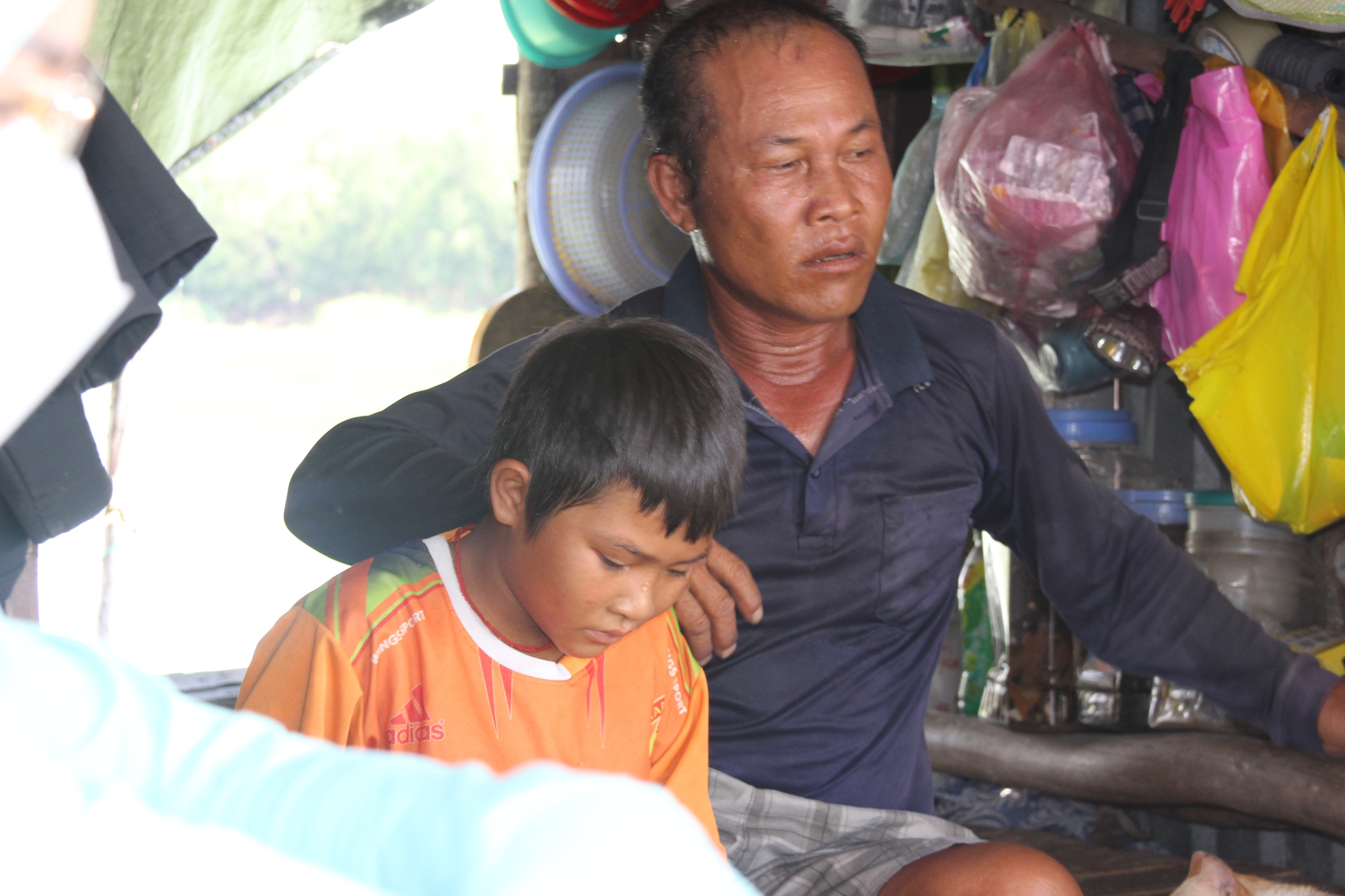 Cuộc sống l&ecirc;nh đ&ecirc;nh s&ocirc;ng nước của những r&aacute;i c&aacute; giữa l&agrave;ng B&egrave; Dầu Tiếng - Ảnh 4.