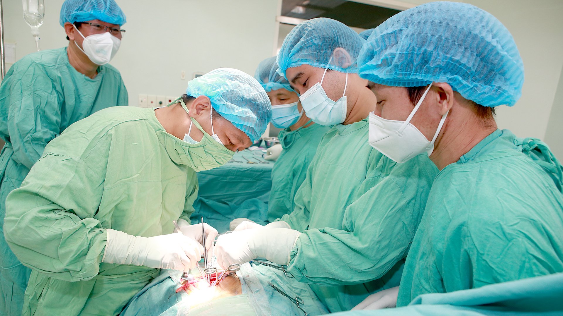 Xúc động giây phút tiễn biệt người đầu tiên ở miền Trung hiến thận sau khi qua đời