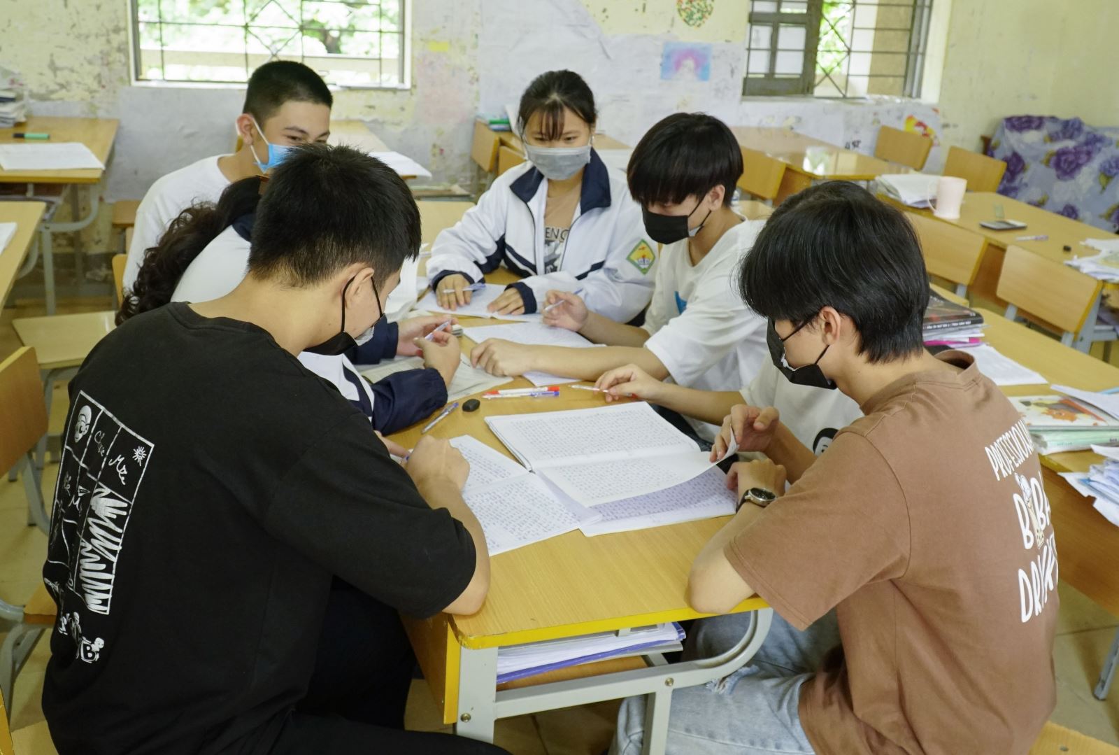 Nhập viện v&igrave; stress m&ugrave;a thi - Ảnh 2.
