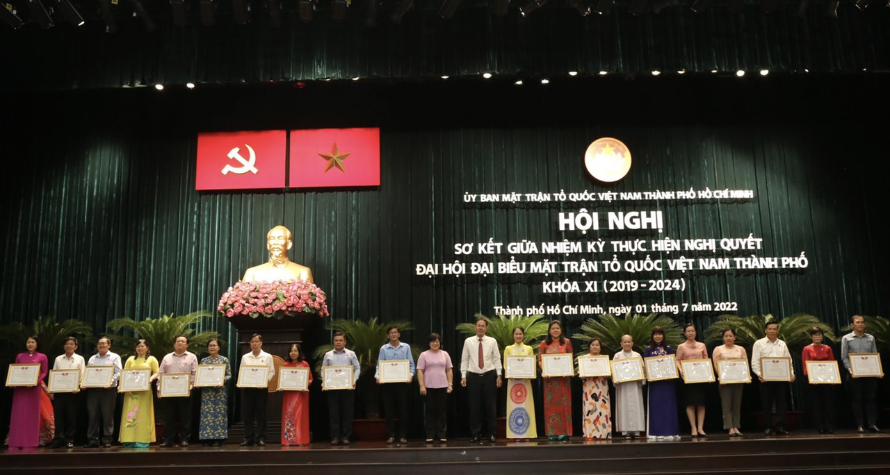 Kh&ocirc;ng để bị chi phối trong qu&aacute; tr&igrave;nh gi&aacute;m s&aacute;t, phản biện x&atilde; hội - Ảnh 4.