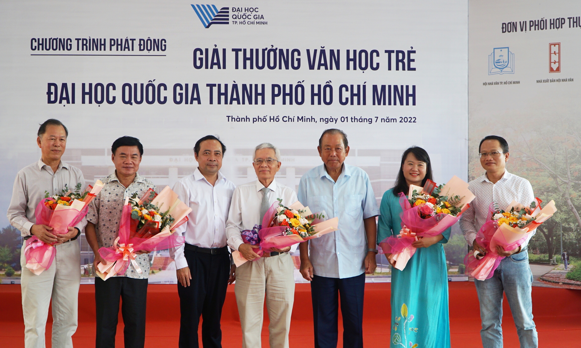 Lần đầu c&oacute; giải thưởng Văn học trẻ ĐHQG TP HCM - Ảnh 1.