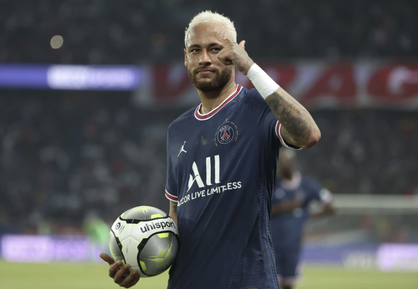 Newcastle mời chào lương khủng, Neymar chờ cú chuyển nhượng sốc