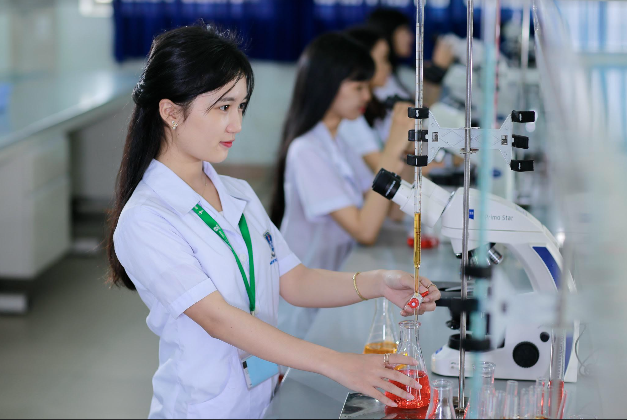 Trường ĐH Nguyễn Tất Thành đào tạo thạc sĩ kiểm nghiệm thuốc và độc chất