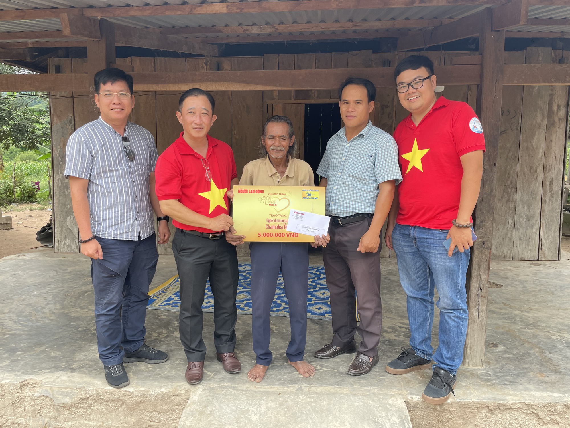 Mai V&agrave;ng nh&acirc;n &aacute;i thăm 2 nghệ nh&acirc;n ưu t&uacute; d&acirc;n tộc Chăm v&agrave; Raglai ở Ninh Thuận - Ảnh 3.