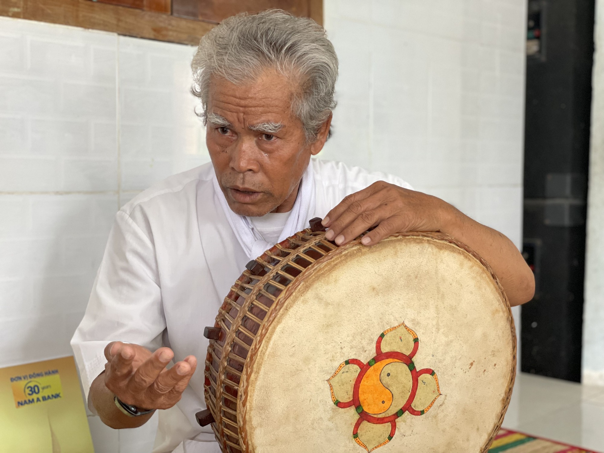 Mai V&agrave;ng nh&acirc;n &aacute;i thăm 2 nghệ nh&acirc;n ưu t&uacute; d&acirc;n tộc Chăm v&agrave; Raglai ở Ninh Thuận - Ảnh 2.