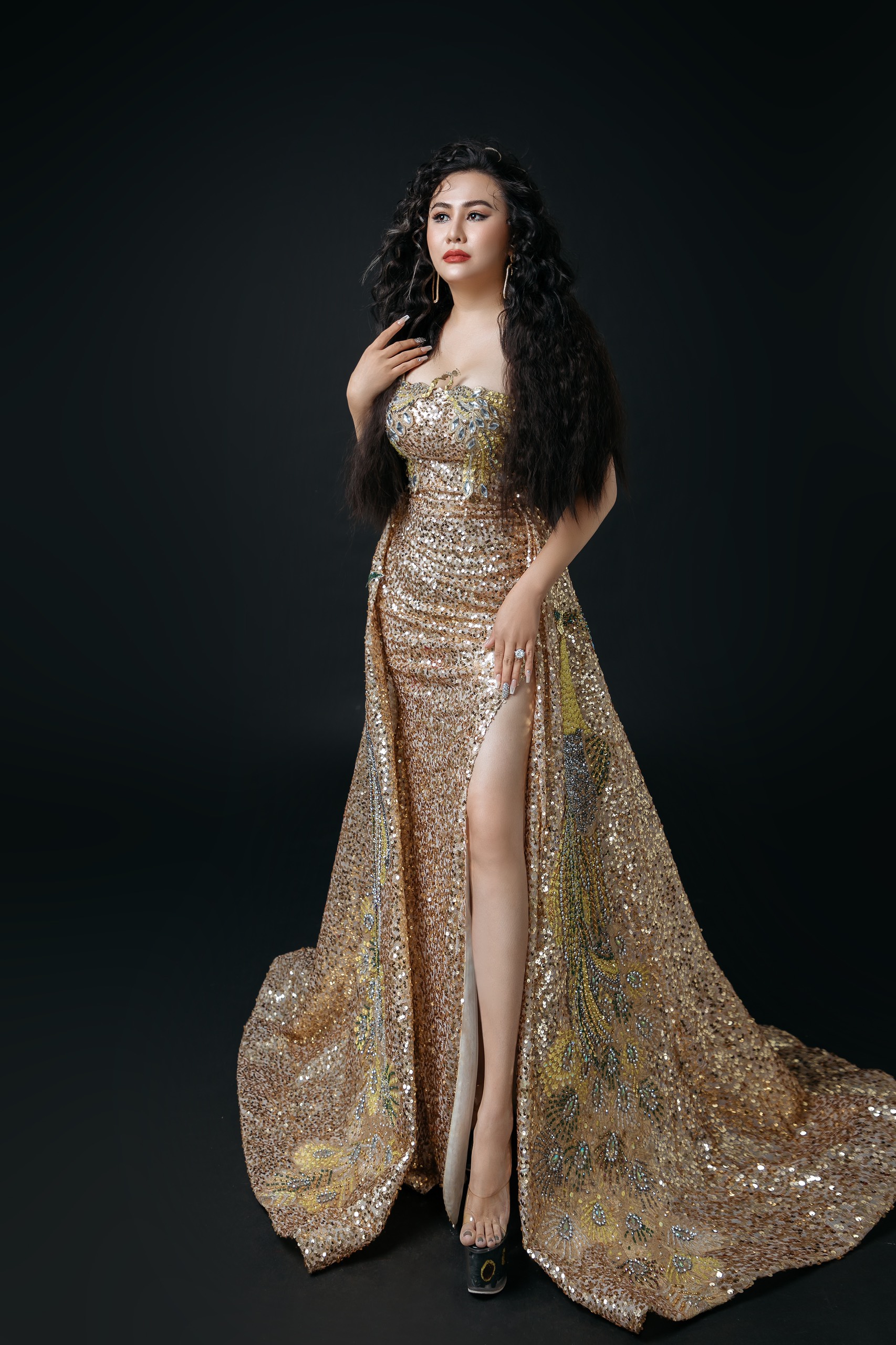 Hoa hậu Lý Kim Ngân áp lực khi ngồi ghế giám khảo - Ảnh 5.