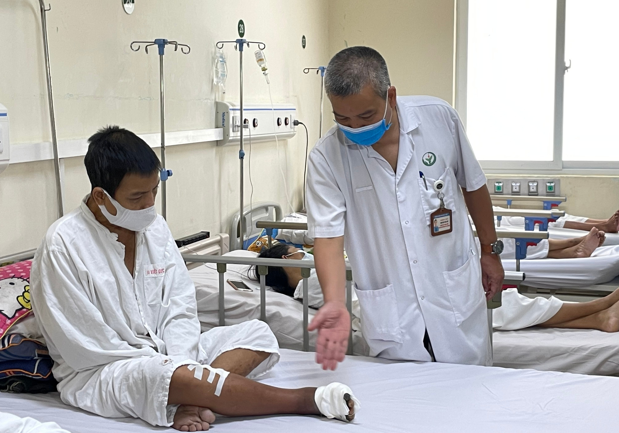 Chân đau như chuột rút rồi đen xì ngón chân, tới bệnh viện phải cắt bỏ