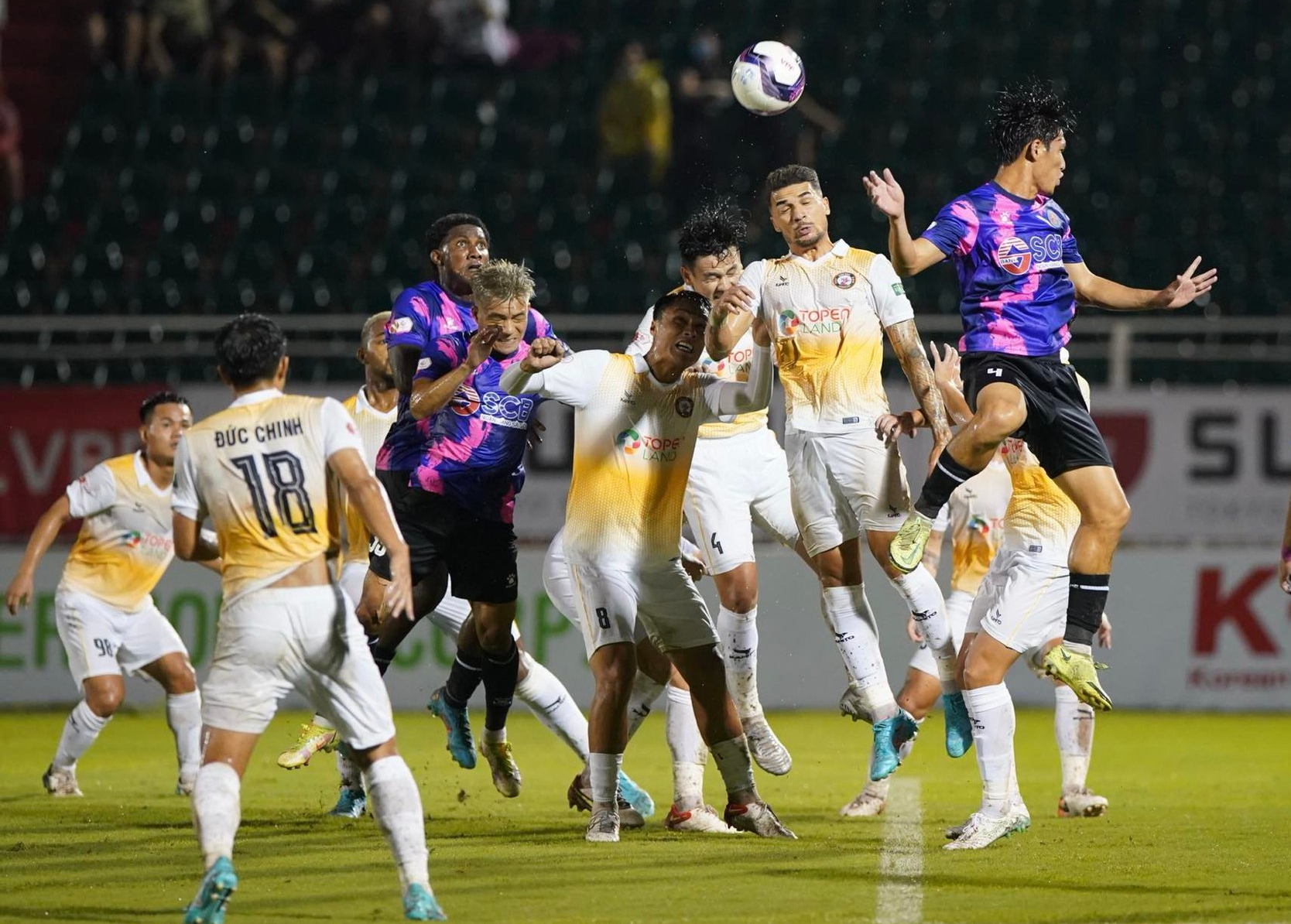 Vòng 6 V-League 2022 – cầu trường Việt tràn ngập "drama"