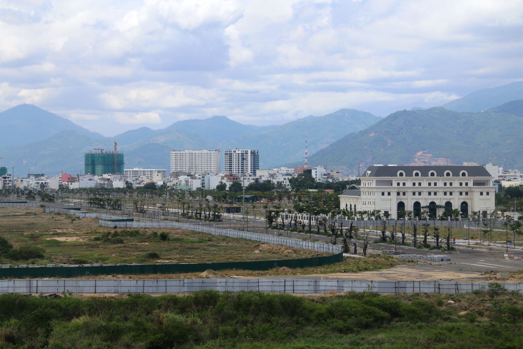 Các cựu lãnh đạo Khánh Hòa sai phạm gì ở sân bay Nha Trang cũ? - Ảnh 2.