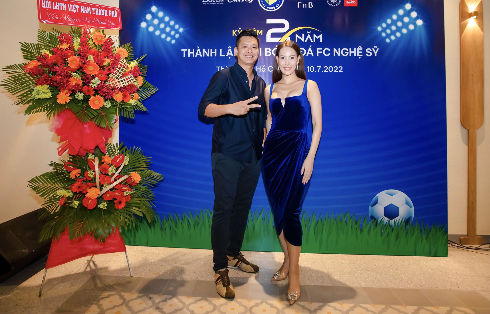 Th&aacute;i H&ograve;a tiết lộ gi&aacute; chuyển nhượng về đội b&oacute;ng FC Nghệ sỹ của Hồ Đức Vĩnh - Ảnh 5.