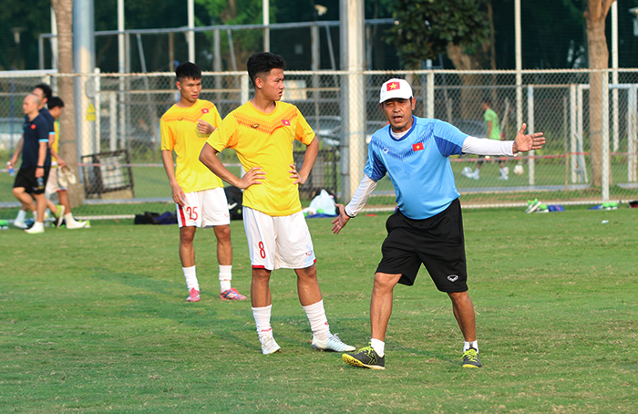 U19 Lào đẩy U19 Malaysia đối đầu U19 Việt Nam ở bán kết
