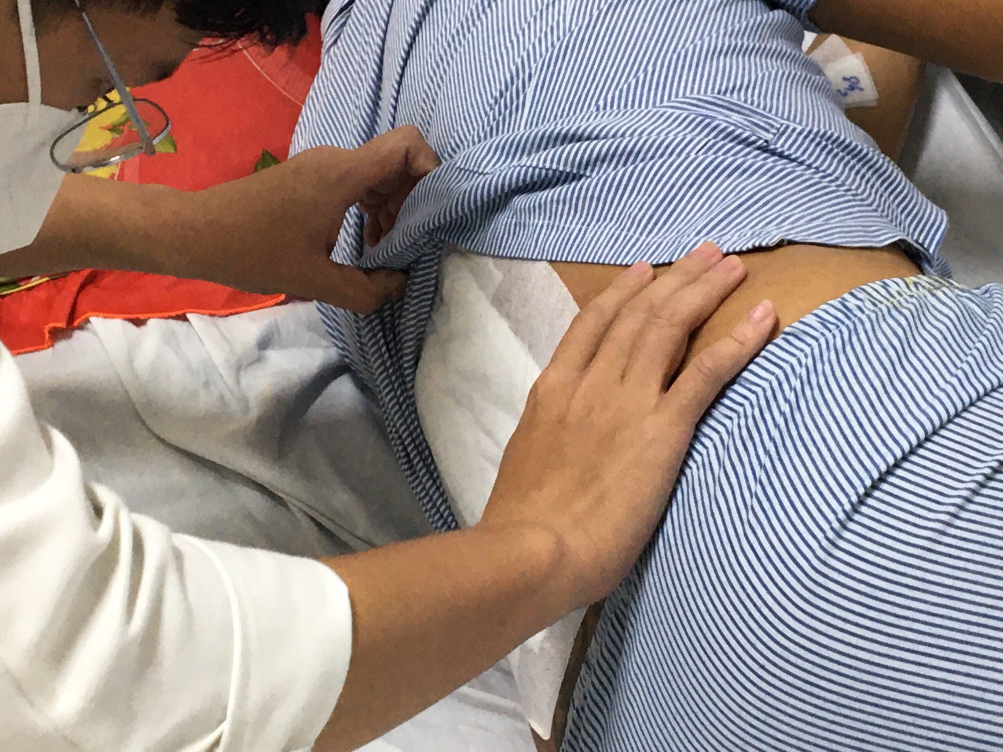 Ba người bị trâu húc nguy kịch - Ảnh 2.