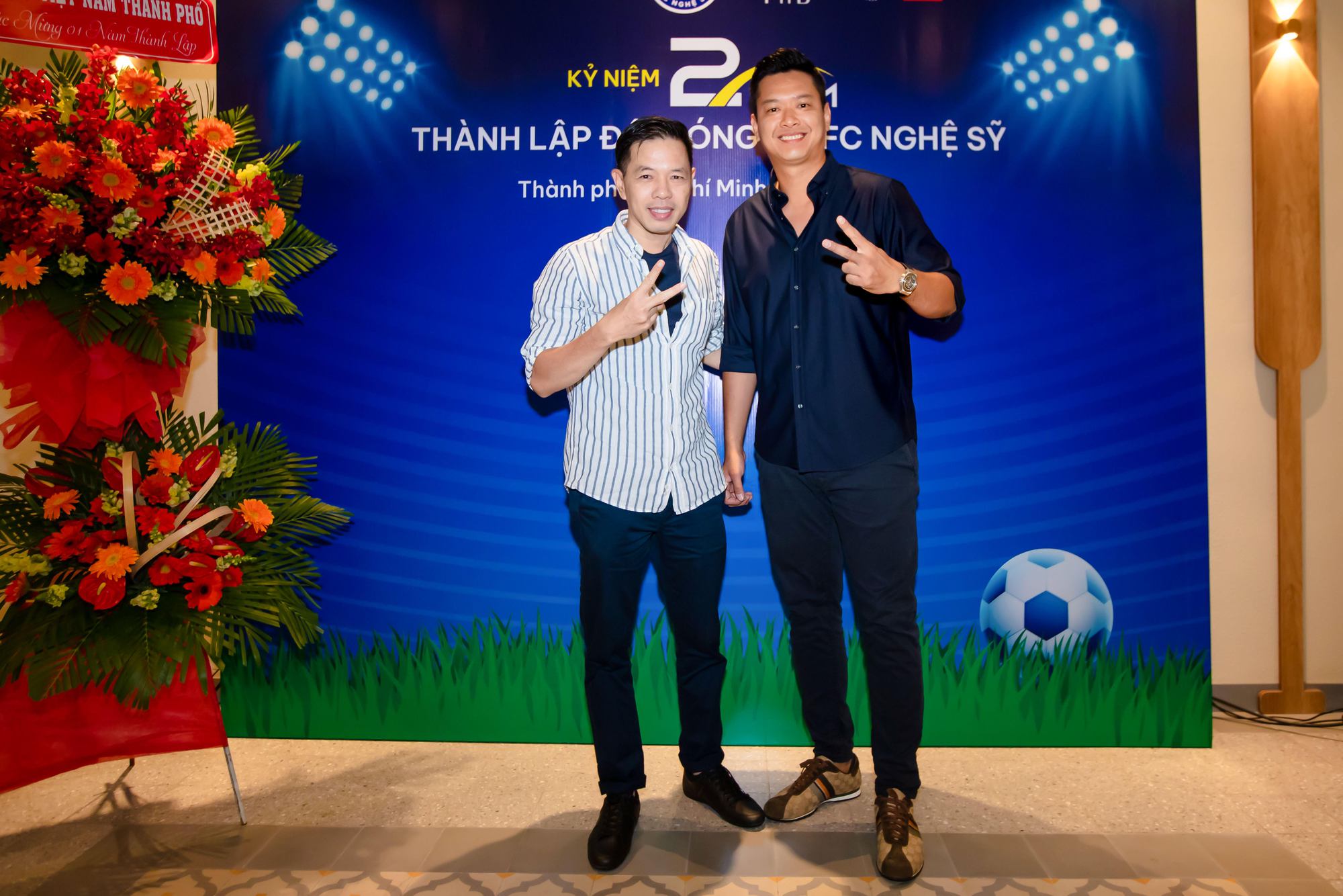 Th&aacute;i H&ograve;a tiết lộ gi&aacute; chuyển nhượng về đội b&oacute;ng FC Nghệ sỹ của Hồ Đức Vĩnh - Ảnh 2.