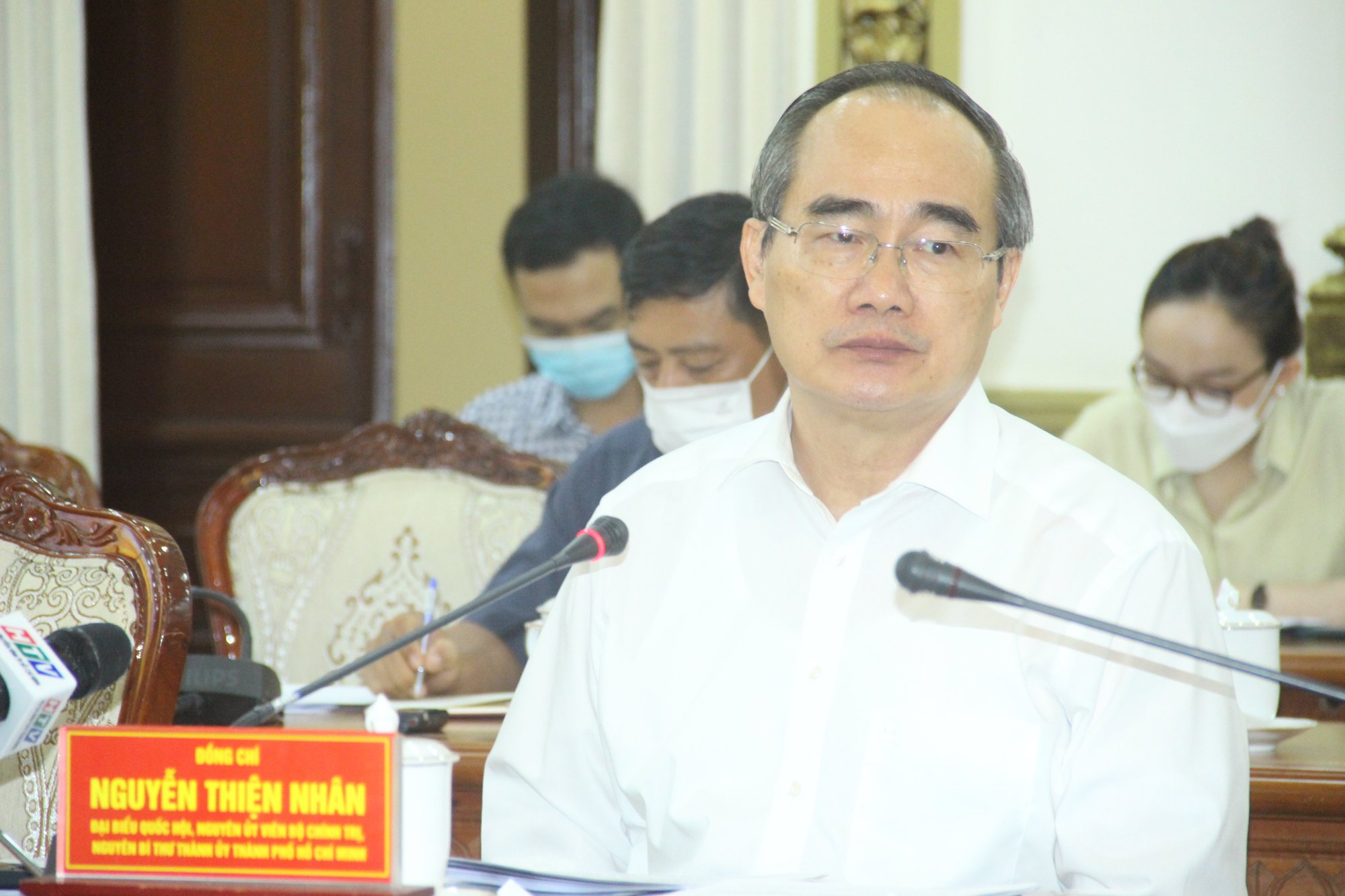 Cán bộ công chức TP HCM phải làm việc đến 2-3 giờ sáng
