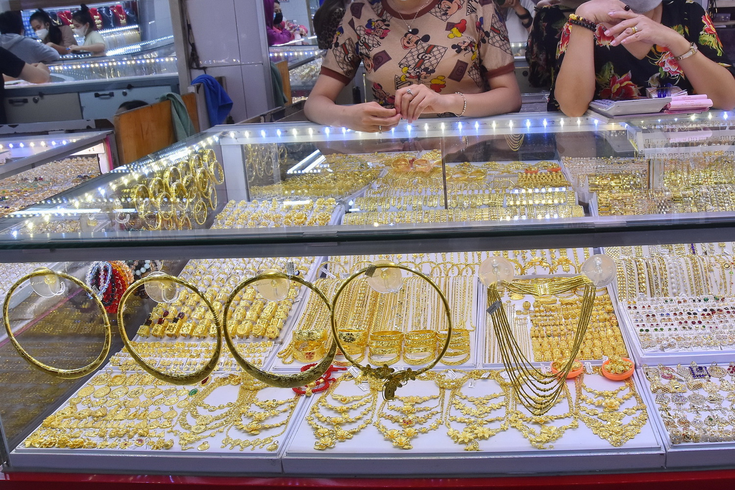 Giá vàng hôm nay 12-7: Vàng SJC, vàng nhẫn cùng đi xuống