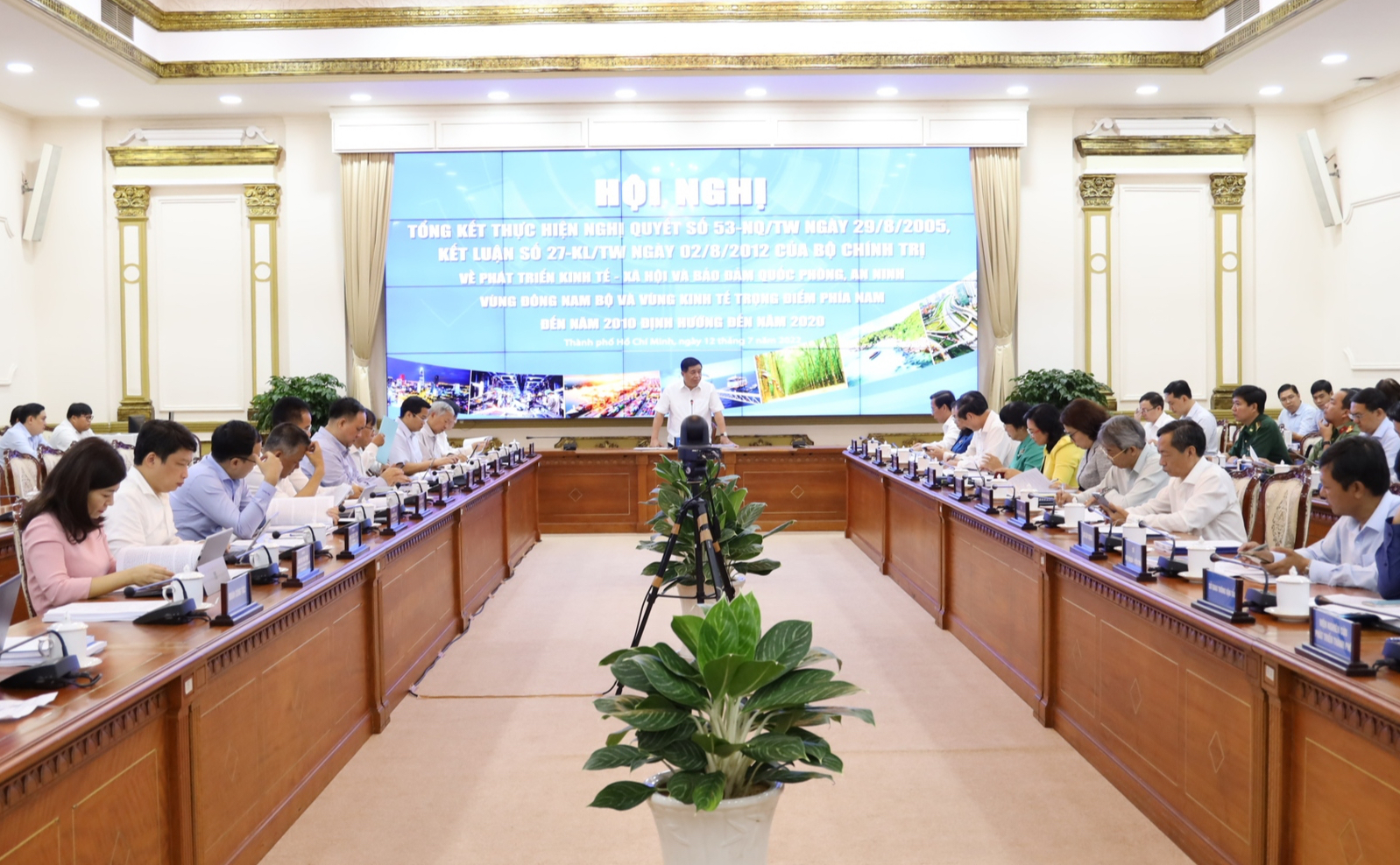 Chủ tịch UBND TP HCM cảnh b&aacute;o li&ecirc;n quan đến c&aacute;c tuyến metro - Ảnh 1.
