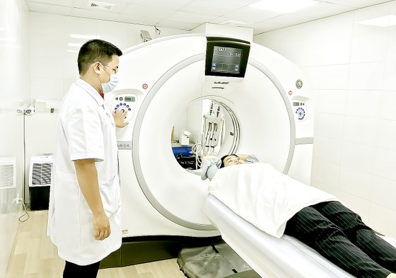 Bệnh viện nói về việc tại sao dùng máy mượn, máy đặt để xét nghiệm bệnh nhân?