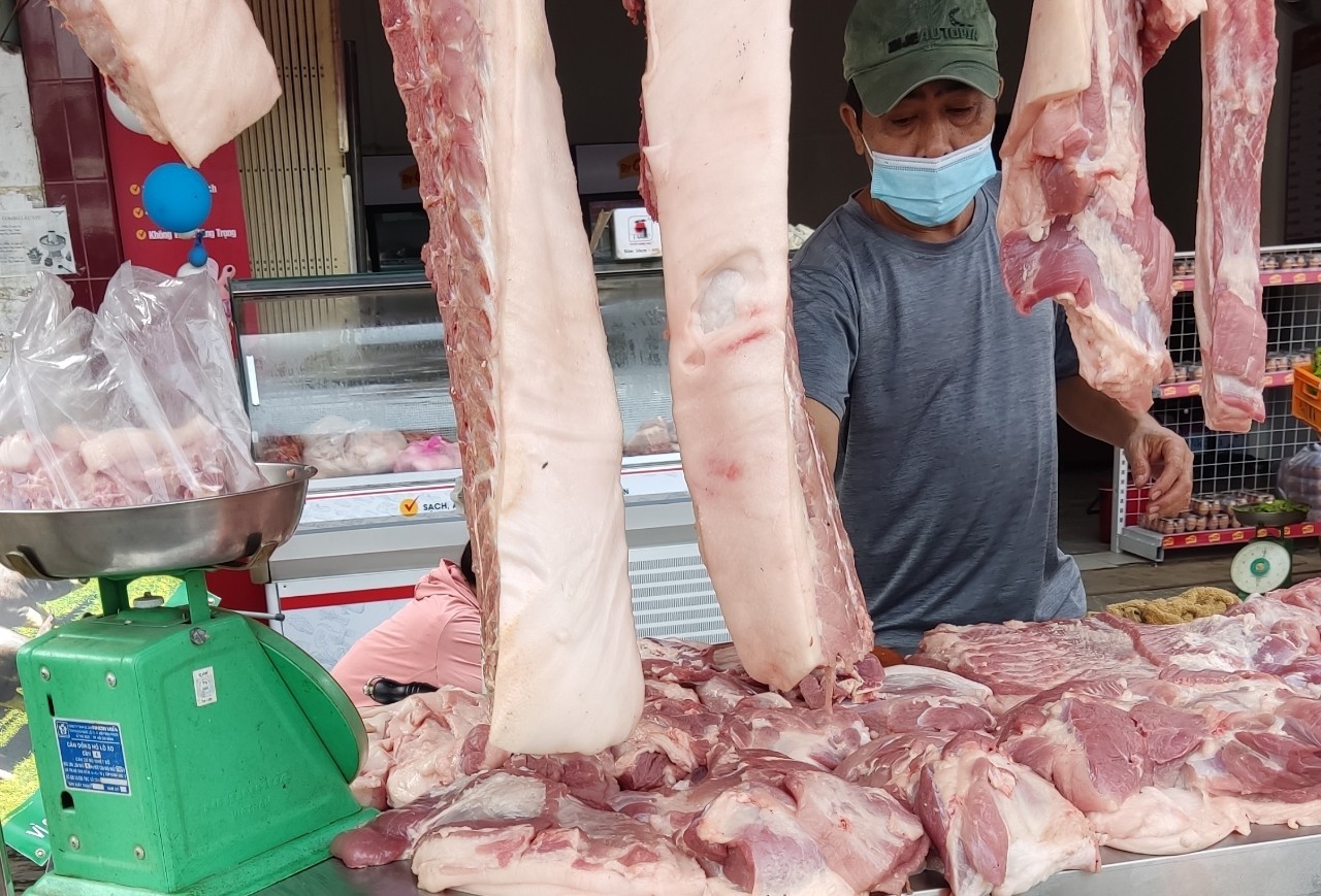Gi&aacute; heo hơi bất ngờ tăng n&oacute;ng khi sức mua trong nước yếu - Ảnh 2.