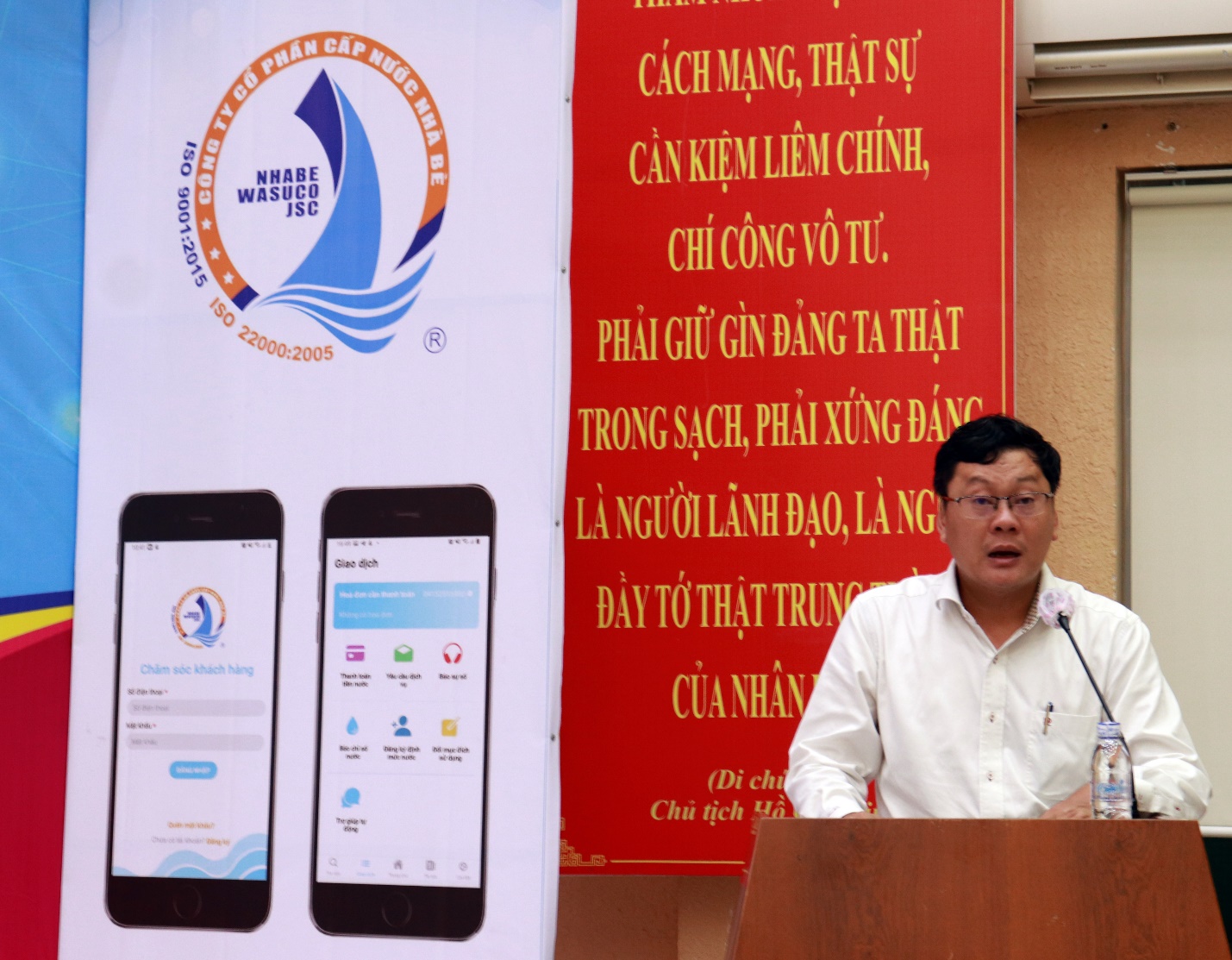 Cấp nước Nhà Bè ký kết hợp tác truyền thông thanh toán tiền nước không tiền mặt - Ảnh 2.