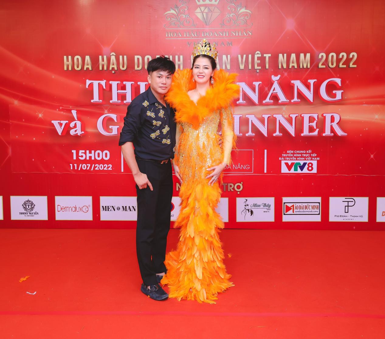 Đo&agrave;n Hồng Trang h&oacute;a nữ ho&agrave;ng trong tiệc đấu gi&aacute; từ thiện - Ảnh 2.