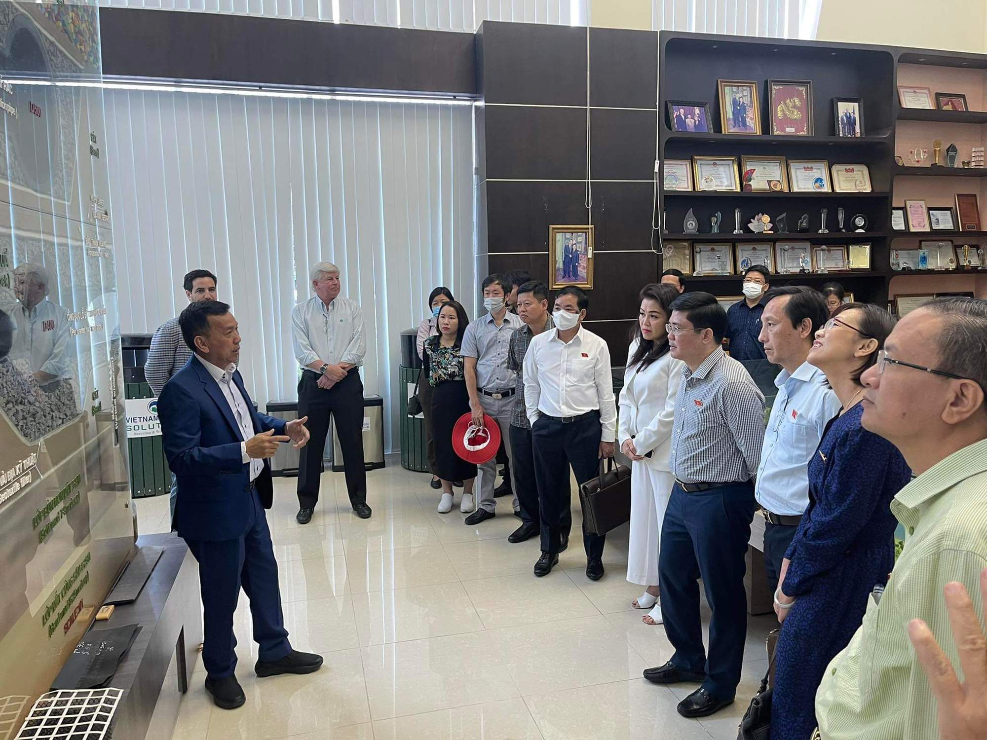 Đoàn đại biểu Quốc hội khảo sát việc xử lý chất thải tại VWS