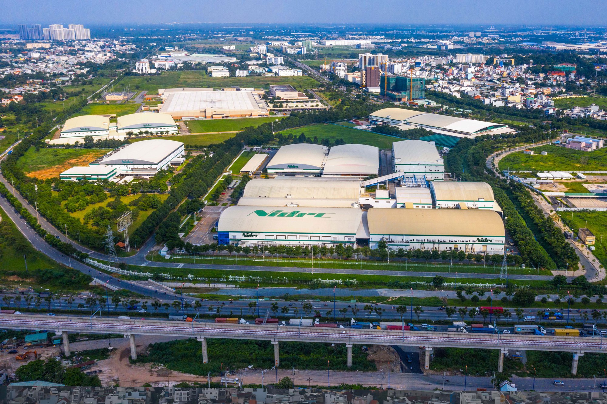 Tạo đột ph&aacute; cho khu c&ocirc;ng nghệ cao - Ảnh 1.