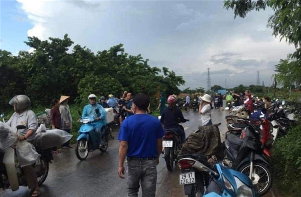 Sét đánh tử vong 2 người phụ nữ đang cấy lúa thuê