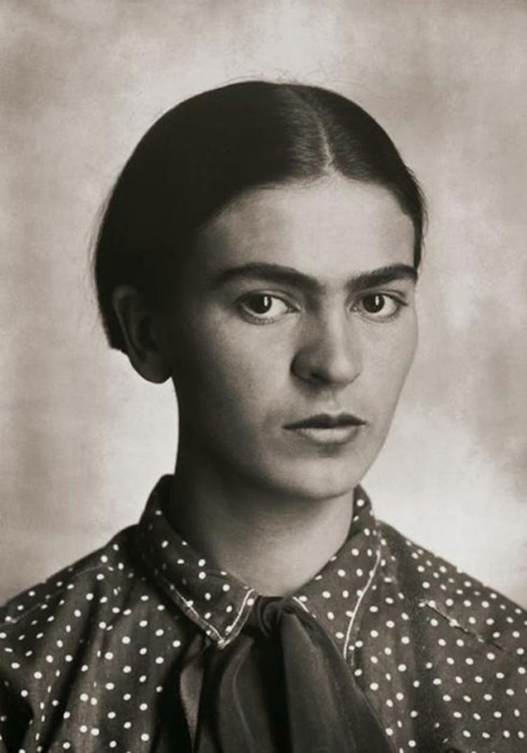 Tiết lộ những hình ảnh hiếm hoi của Thánh nữ hội họa Frida Kahlo - Ảnh 2.