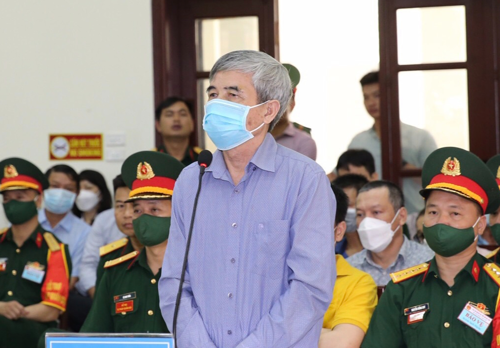"Ông trùm" buôn lậu xăng khai biếu cựu thiếu tướng cảnh sát biển tiền tỉ để đúc chuông, chơi golf