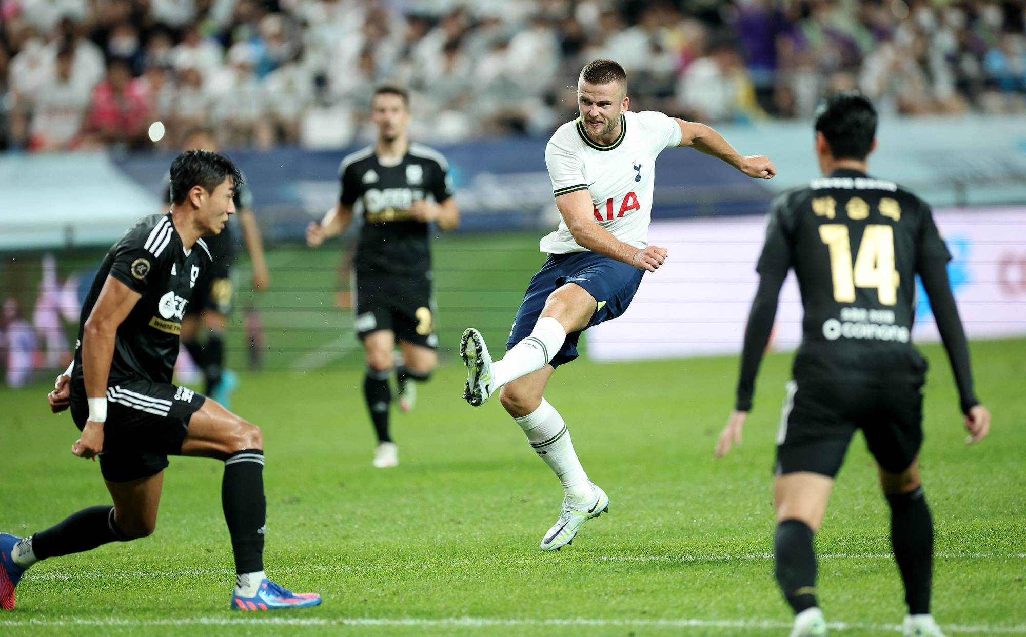 Son Heung-min tỏa sáng, Tottenham đè bẹp Các ngôi sao K-League - Ảnh 2.