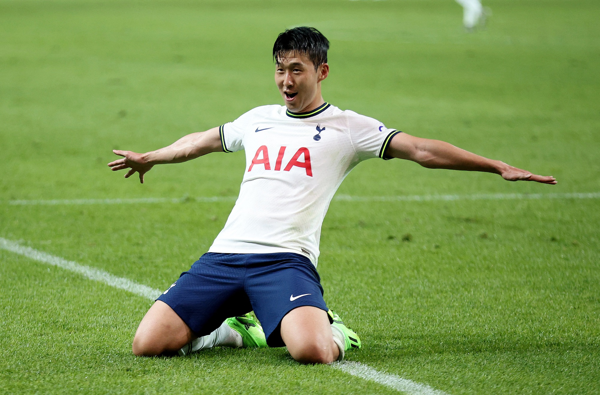 Son Heung-min tỏa sáng, Tottenham đè bẹp Các ngôi sao K-League