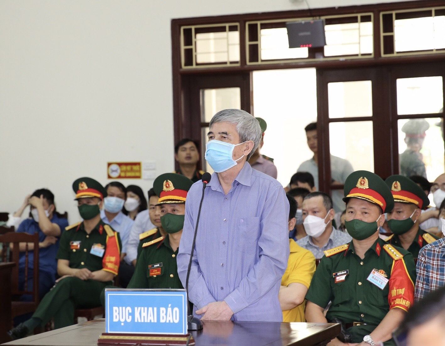 Cựu đại t&aacute; dọa tr&ugrave;m bu&ocirc;n lậu xăng b&acirc;y giờ muốn g&igrave; khi bị cắt tiền hối lộ? - Ảnh 1.