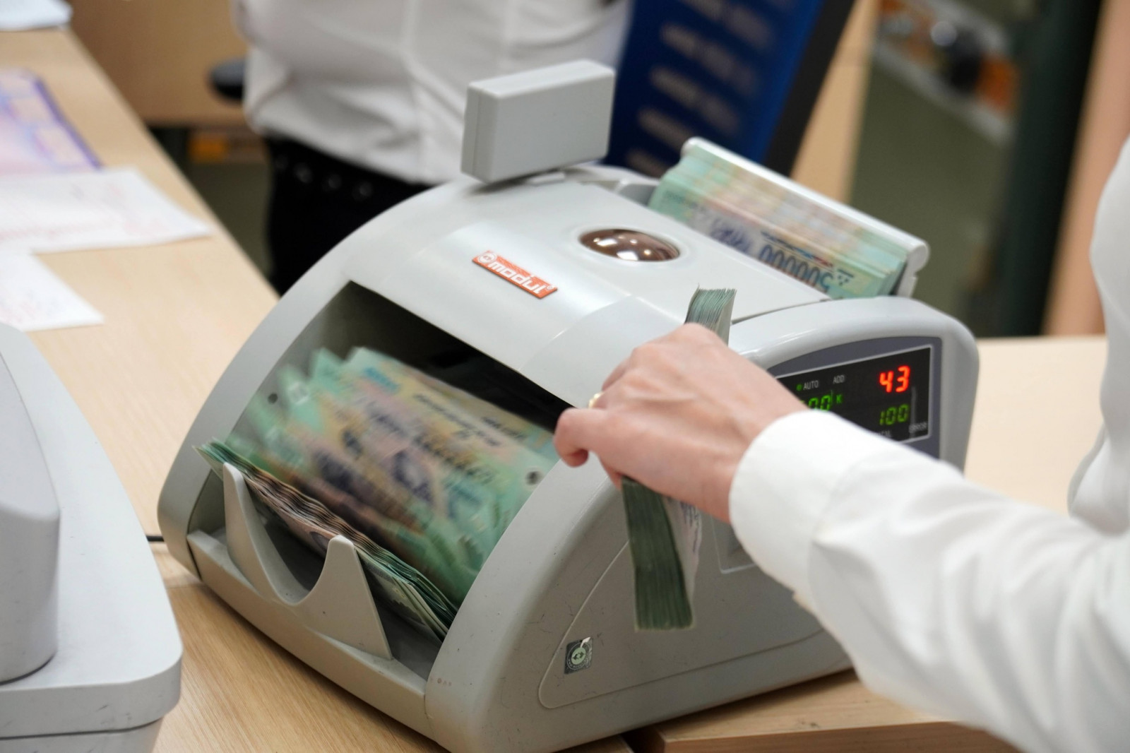Ngân hàng Nhà nước rút ròng gần 100.000 tỷ đồng khỏi thị trường - Ảnh 1. Ngân hàng Nhà nước rút ròng gần 100.000 tỷ đồng khỏi thị trường - Ảnh 1.