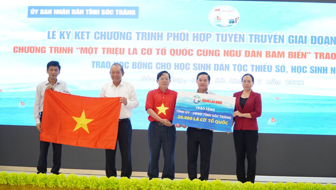 Vững tâm vươn khơi, bám biển