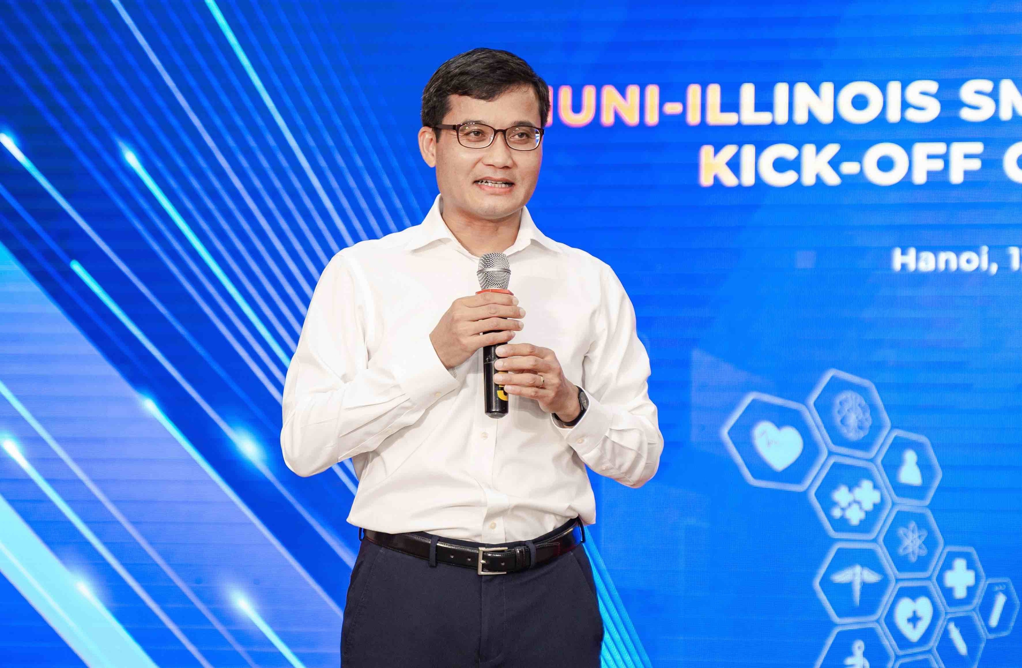 Ra mắt &ldquo;Trung t&acirc;m Nghi&ecirc;n cứu Sức khỏe Th&ocirc;ng minh&rdquo; tại Đại học VinUni - Ảnh 5.