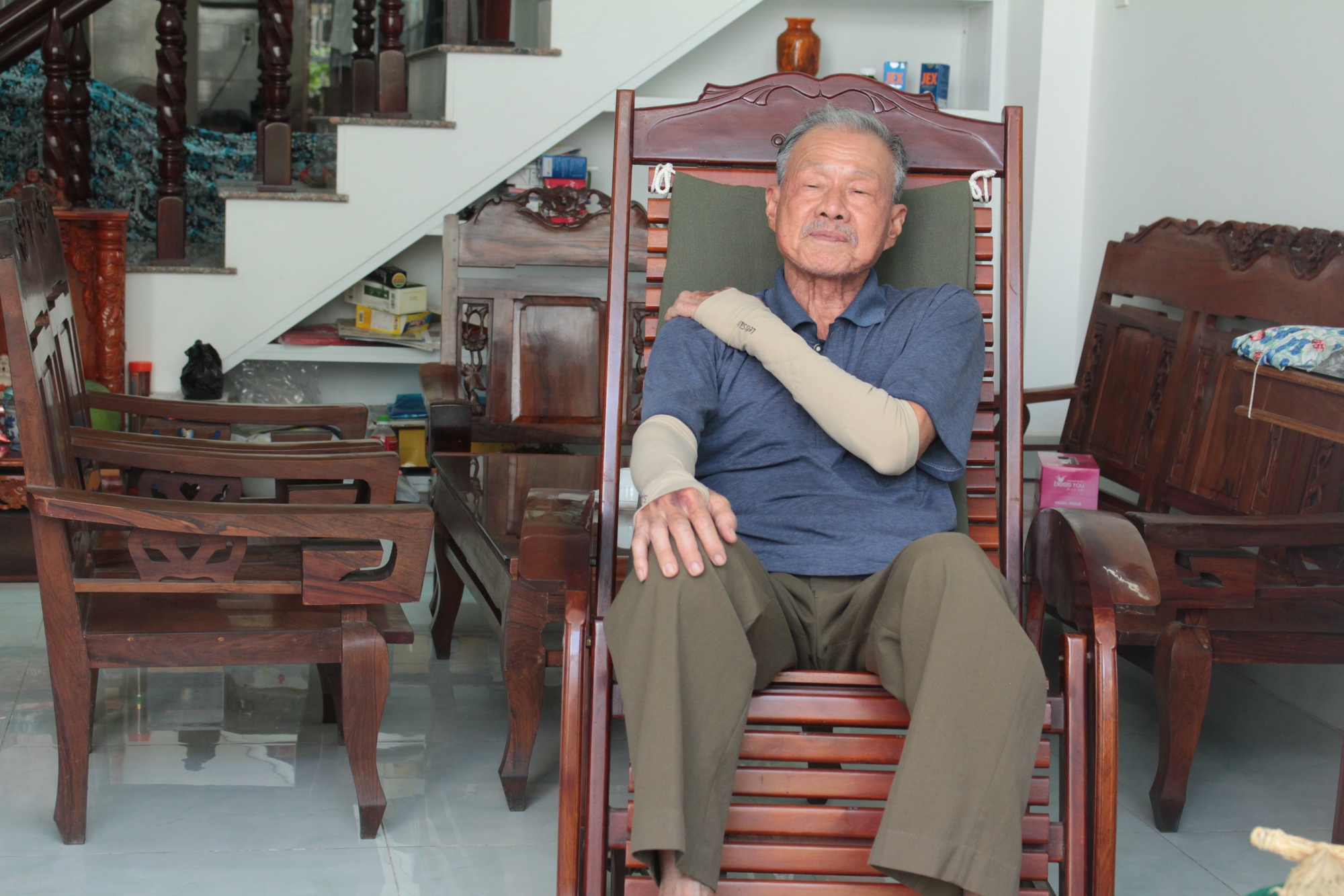Khớp hết đau, tuổi xế chiều vẫn thoải m&aacute;i chơi thể thao c&ugrave;ng con ch&aacute;u - Ảnh 1.