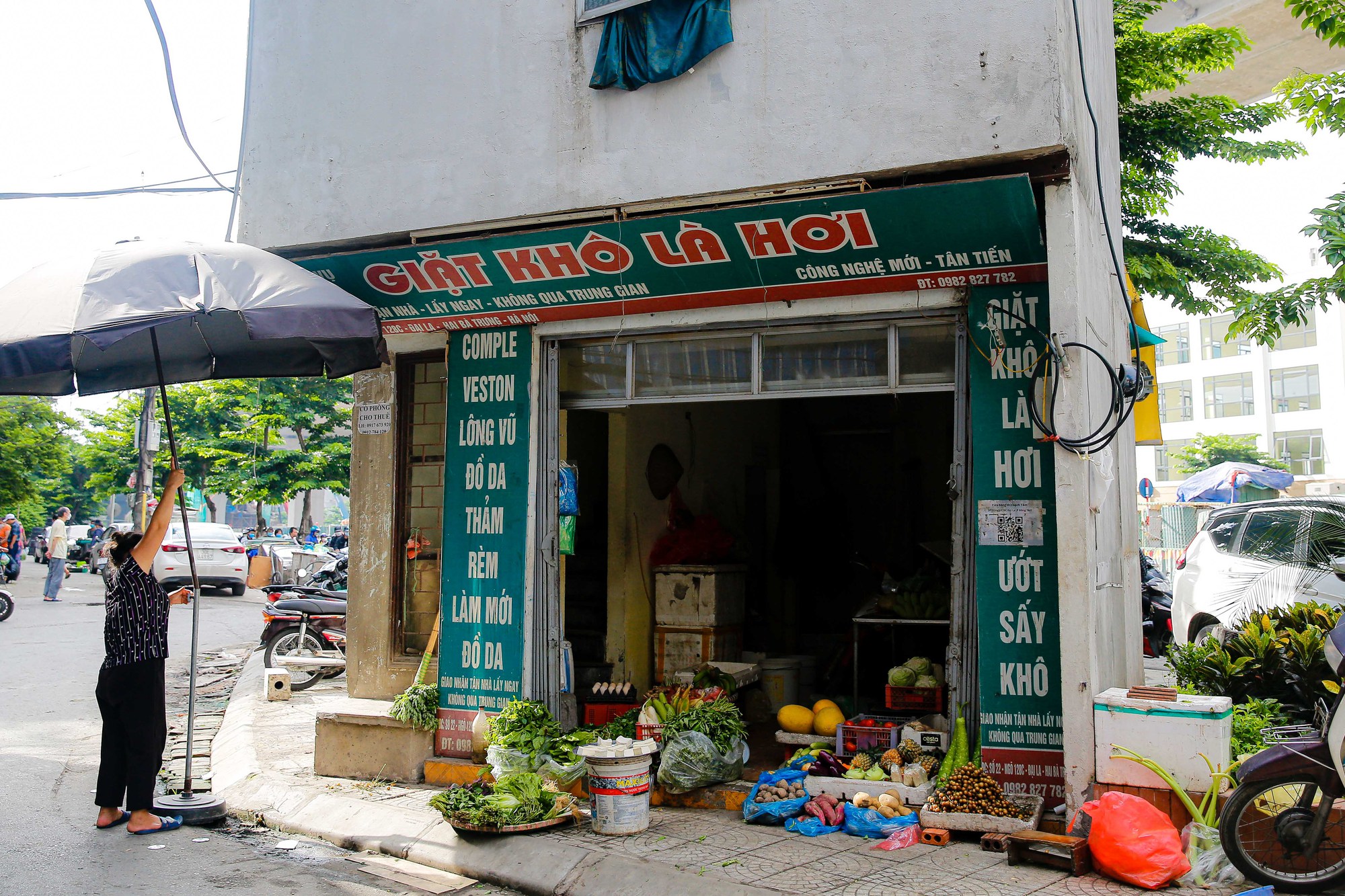 CLIP: Cận cảnh ng&ocirc;i nh&agrave; 4 mặt tiền treo biển cho thu&ecirc; ở H&agrave; Nội - Ảnh 7.