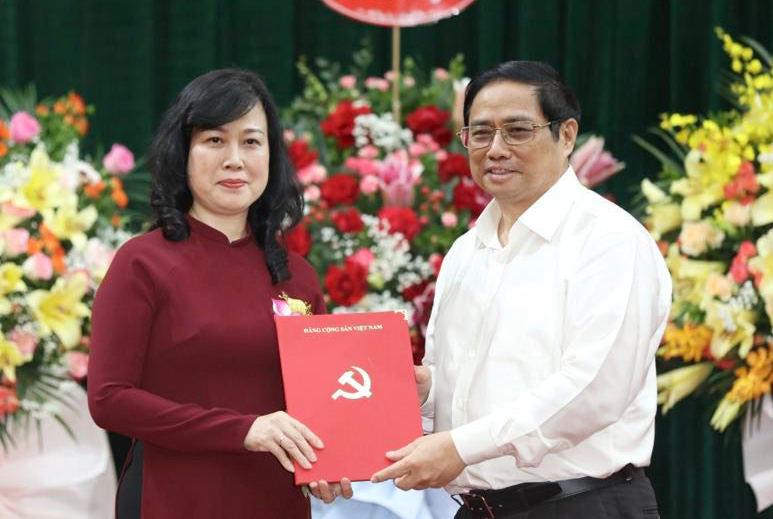 Trao quyết định, Thủ tướng đặt ra những yêu cầu gì với Quyền Bộ trưởng Y tế Đào Hồng Lan?