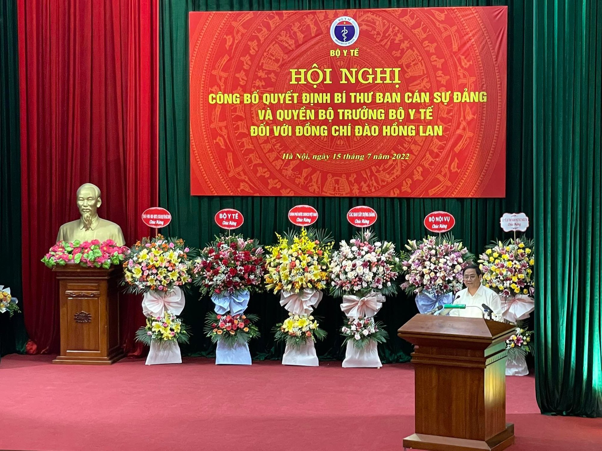 Thủ tướng đặt ra nhiều y&ecirc;u cầu với Quyền Bộ trưởng Bộ Y tế Đ&agrave;o Hồng Lan - Ảnh 2.