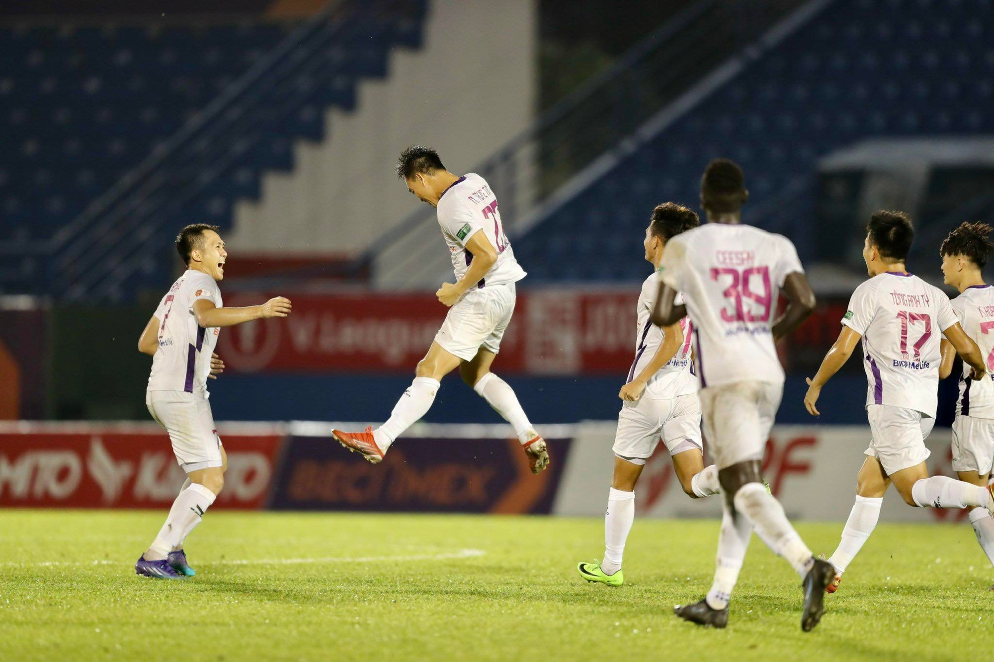 V&ograve;ng 7 League 2022: Hải Ph&ograve;ng trắng tay, ng&ocirc;i đầu đổi chủ - Ảnh 6.