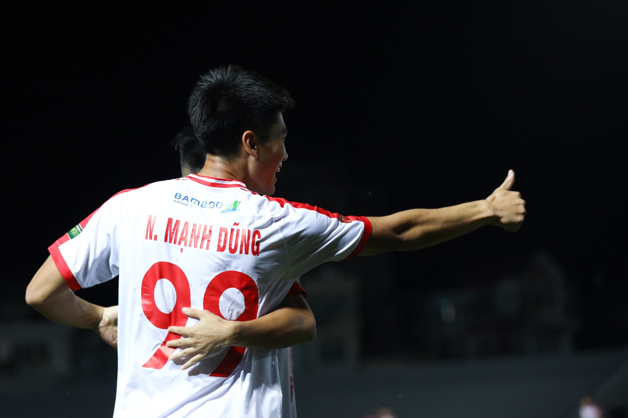V&ograve;ng 7 League 2022: Hải Ph&ograve;ng trắng tay, ng&ocirc;i đầu đổi chủ - Ảnh 1.