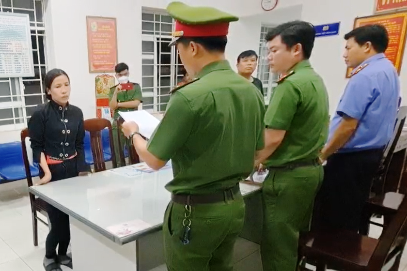 Xác định động cơ người phụ nữ bịt mặt vào trường kéo học sinh lên xe chở đi