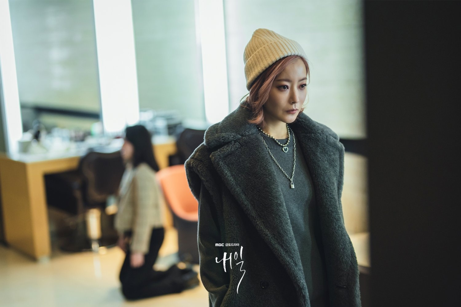 Kim Hee Sun trở lại màn ảnh nhỏ ở tuổi 45 - Ảnh 13.