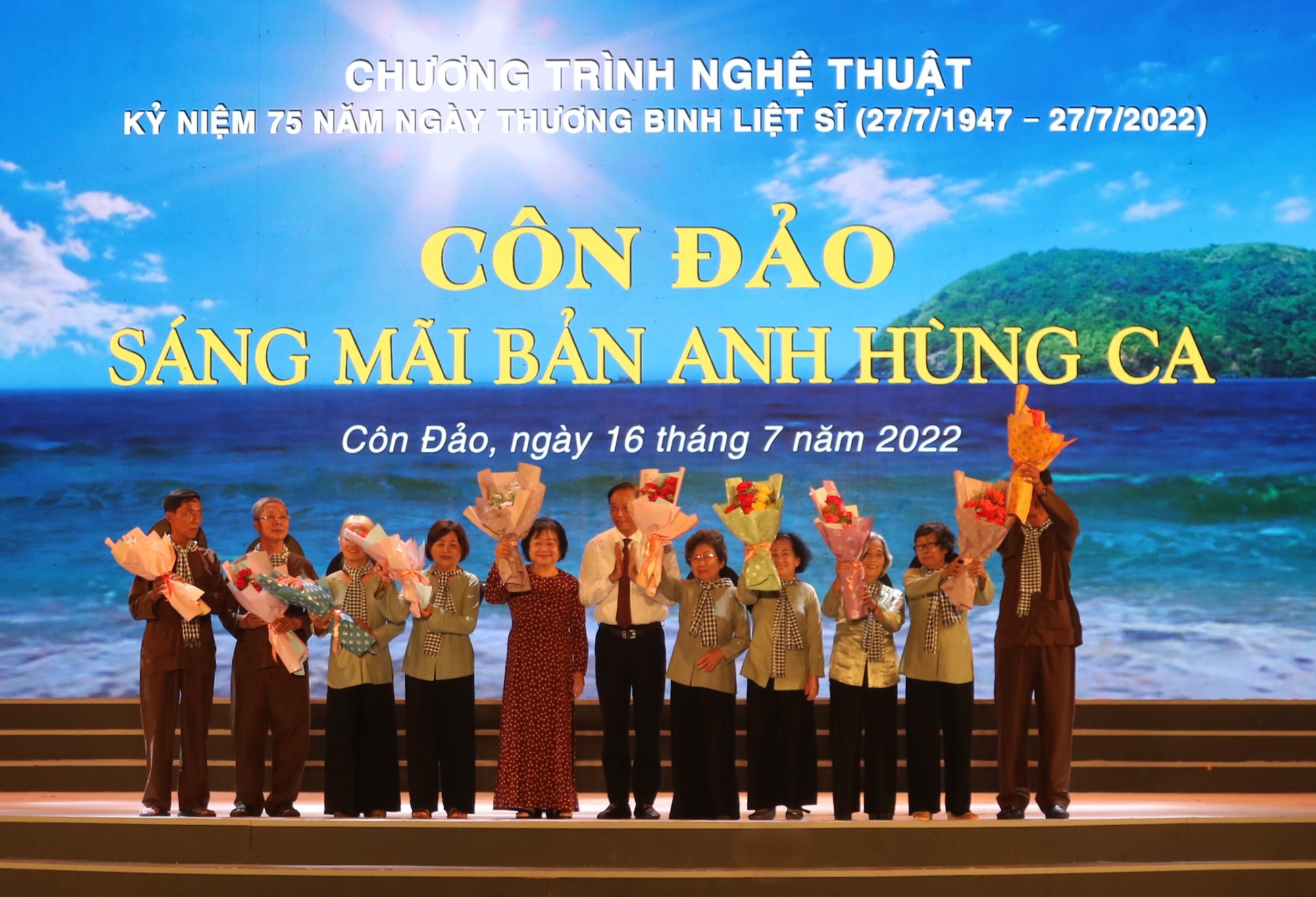 Ấn tượng Chương tr&igrave;nh nghệ thuật C&ocirc;n Đảo - S&aacute;ng m&atilde;i bản anh h&ugrave;ng ca - Ảnh 3.