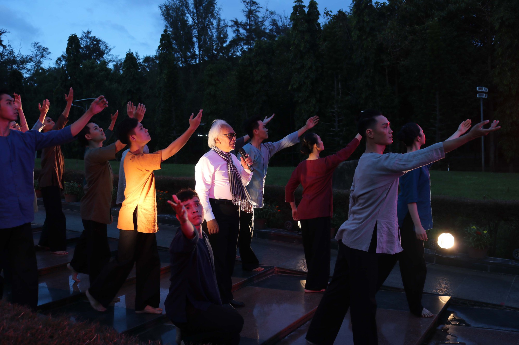 Thi&ecirc;ng li&ecirc;ng đ&ecirc;m C&ocirc;n Đảo - Ảnh 4.