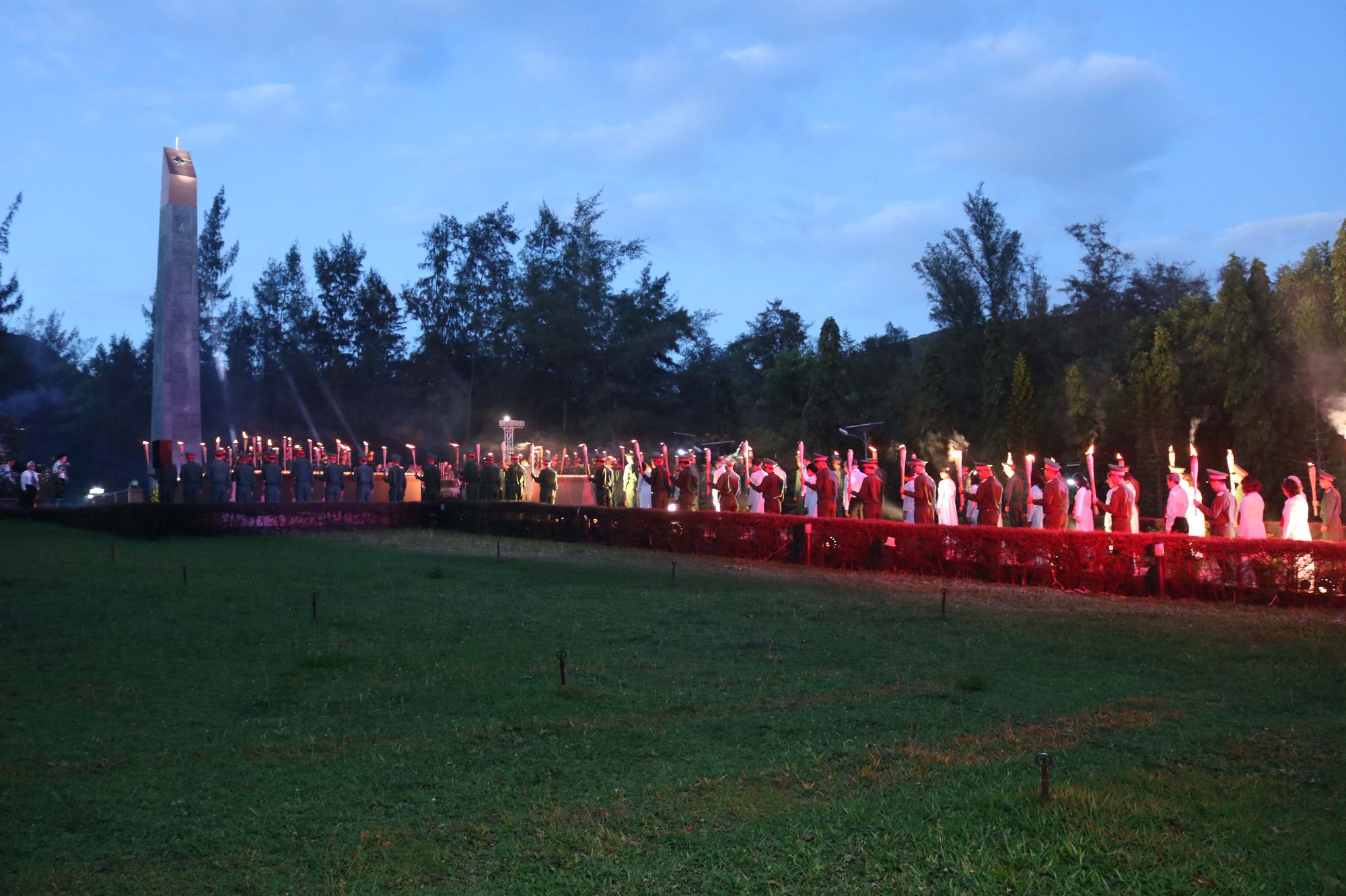 Thi&ecirc;ng li&ecirc;ng đ&ecirc;m C&ocirc;n Đảo - Ảnh 5.